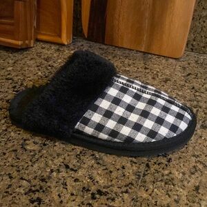 Minnetonka black and white check plaid slippers size 9